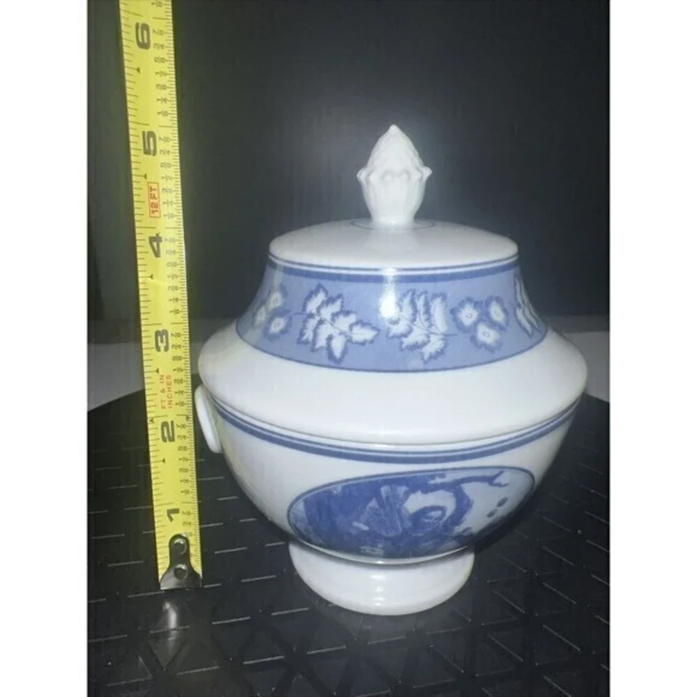 Royal Chateau Porcelains Japan Made for Estee Lauder Blue & White Covered‎ Bowl